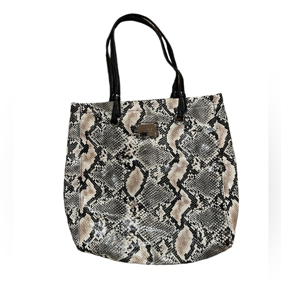 Nine West low heals snakeskin /// size 8 main image 1